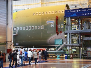 Airbus Visiteurs devant A380