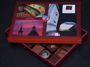 coffret "carte postale" garni de chocolats maison