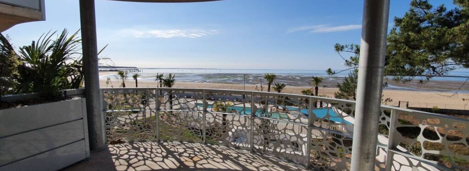 Appartement de standing vue mer pour 4/6 personnes dans residence avec piscine exterieure chauffee, acces direct plage