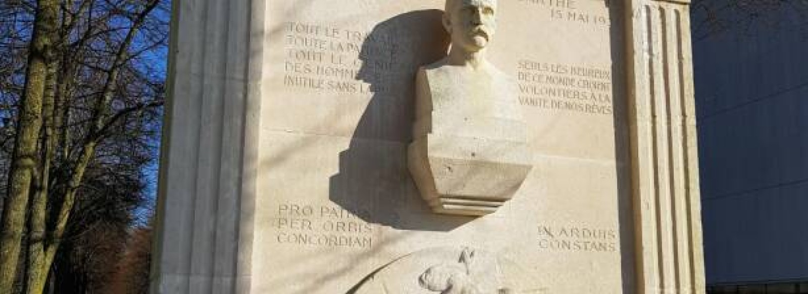 Monument a Paul d'Estournelles de Constant - Quinconces des Jacobins