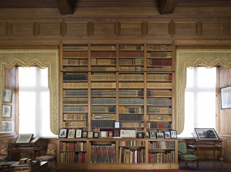 Bibliothèque du château de Serrant, château privé et habité