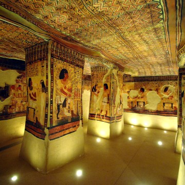 Bewonder Egyptische graven in het Museum van Tessé!